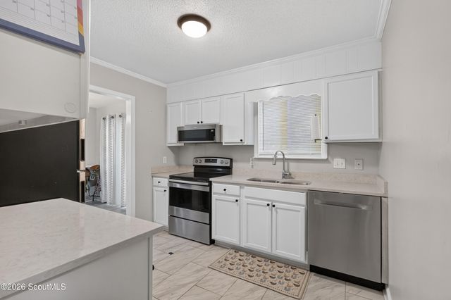 208 Pineneedle Court, Hinesville, GA 31313