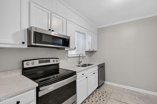 208 Pineneedle Court, Hinesville, GA 31313