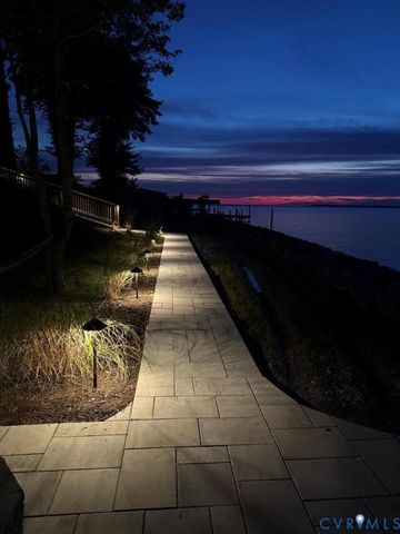 560 Eubank Landing Road, Topping, VA 23169