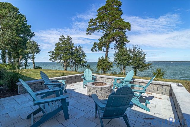 560 Eubank Landing Road, Topping, VA 23169