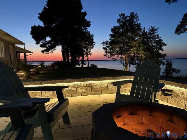 560 Eubank Landing Road, Topping, VA 23169