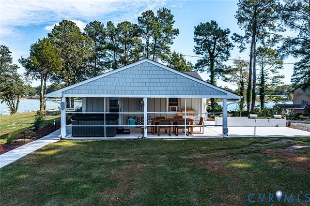 560 Eubank Landing Road, Topping, VA 23169