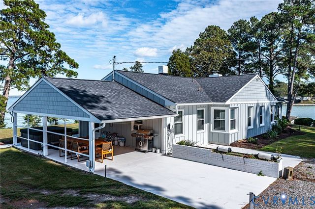 560 Eubank Landing Road, Topping, VA 23169