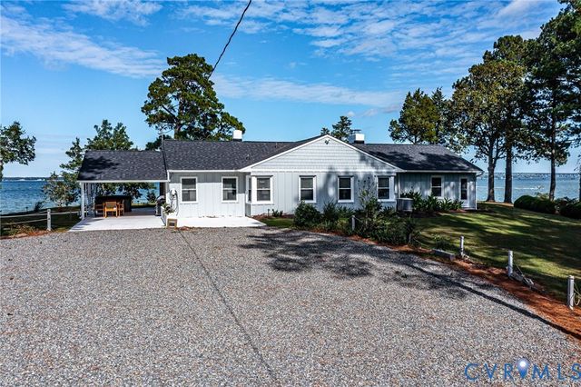 560 Eubank Landing Road, Topping, VA 23169