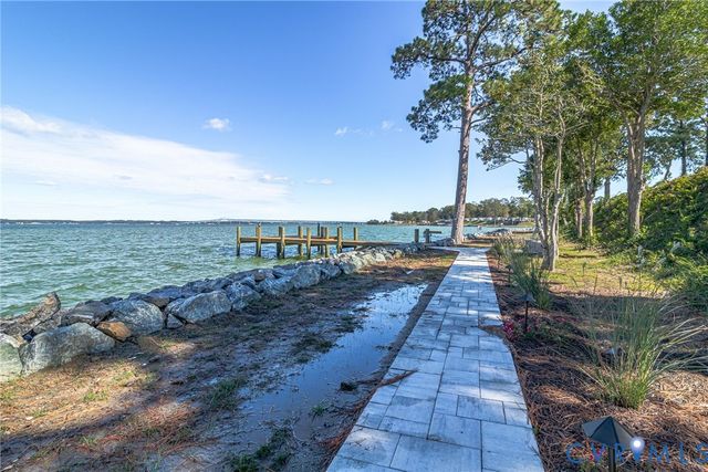 560 Eubank Landing Road, Topping, VA 23169