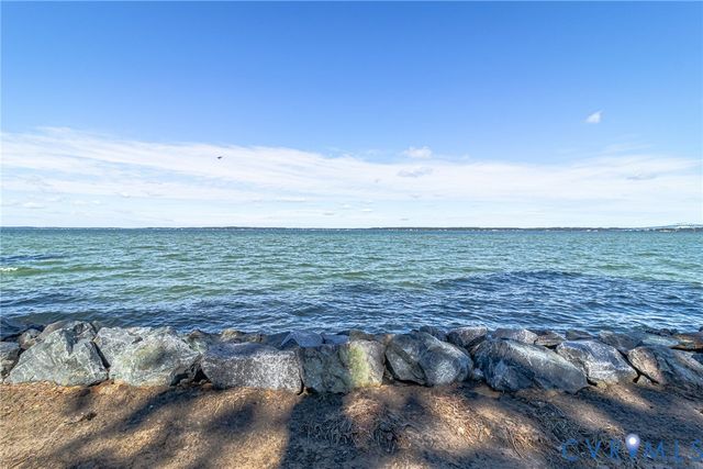 560 Eubank Landing Road, Topping, VA 23169