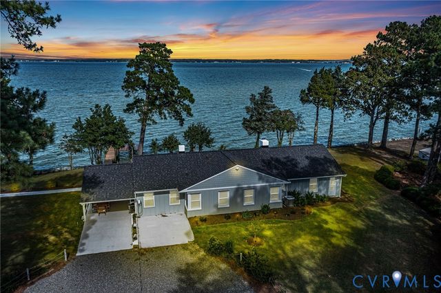 560 Eubank Landing Road, Topping, VA 23169