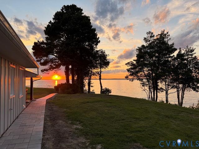 560 Eubank Landing Road, Topping, VA 23169