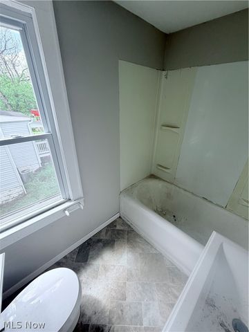 1174 Mercer Avenue, Akron, OH 44307