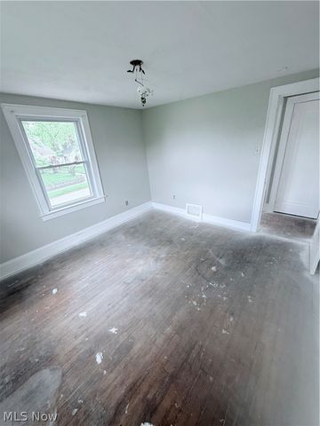 1174 Mercer Avenue, Akron, OH 44307