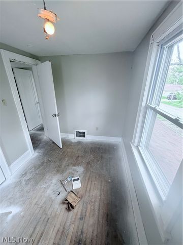 1174 Mercer Avenue, Akron, OH 44307