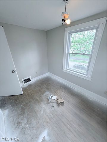1174 Mercer Avenue, Akron, OH 44307