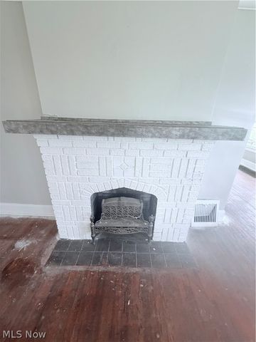 1174 Mercer Avenue, Akron, OH 44307
