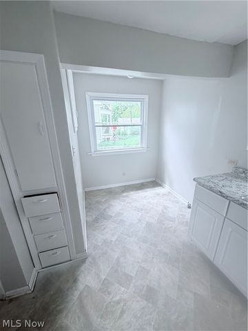 1174 Mercer Avenue, Akron, OH 44307