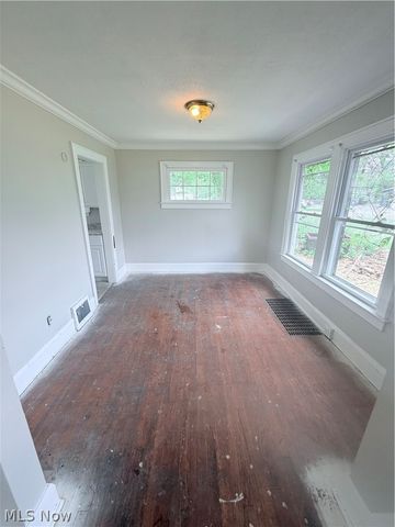 1174 Mercer Avenue, Akron, OH 44307
