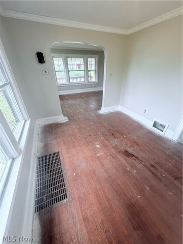 1174 Mercer Avenue, Akron, OH 44307