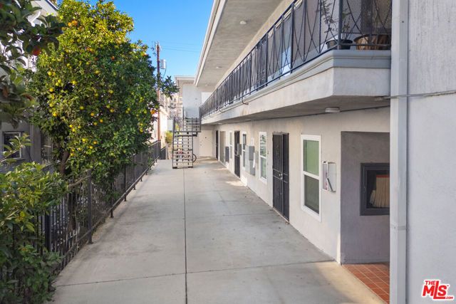 406 S St Andrews Place, Los Angeles, CA 90020