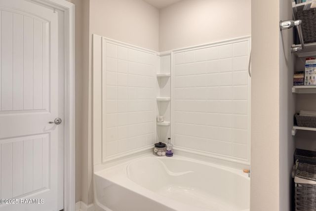 132 Abbeywood Court, Youngsville, LA 70592