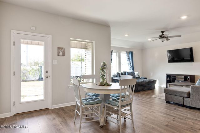 132 Abbeywood Court, Youngsville, LA 70592