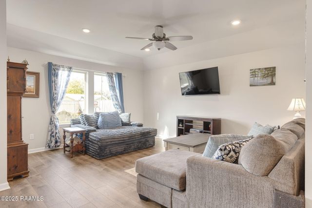 132 Abbeywood Court, Youngsville, LA 70592