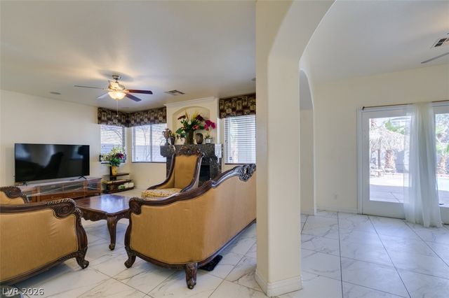 10 Gulf Pines Avenue, Las Vegas, NV 89148