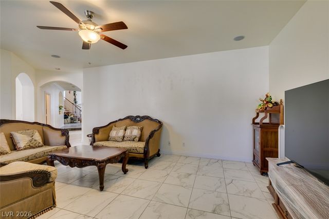 10 Gulf Pines Avenue, Las Vegas, NV 89148