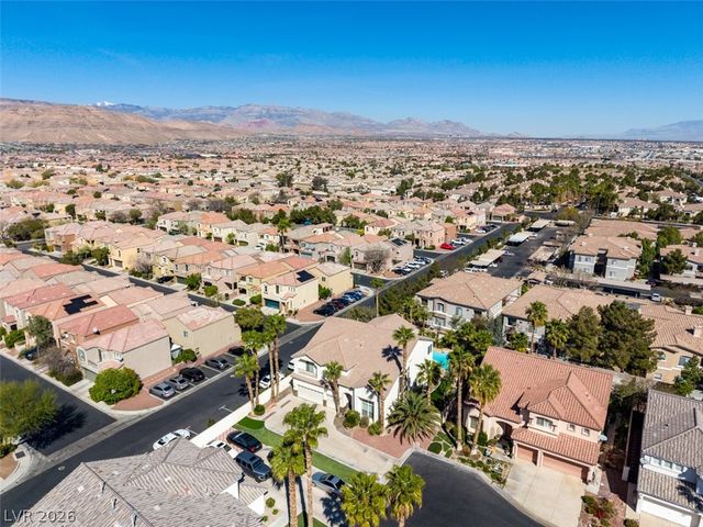 10 Gulf Pines Avenue, Las Vegas, NV 89148