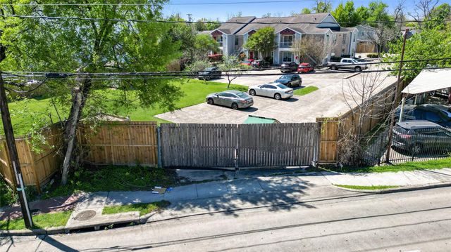 4501 N Main Street, Houston, TX 77009