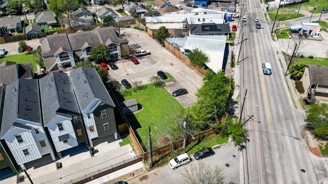 4501 N Main Street, Houston, TX 77009