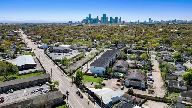 4501 N Main Street, Houston, TX 77009