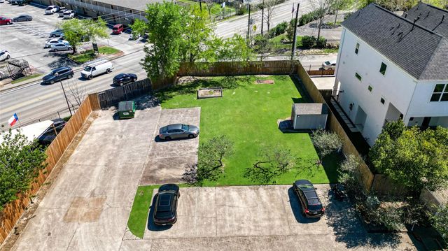 4501 N Main Street, Houston, TX 77009