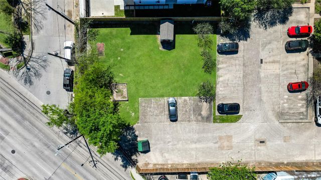 4501 N Main Street, Houston, TX 77009