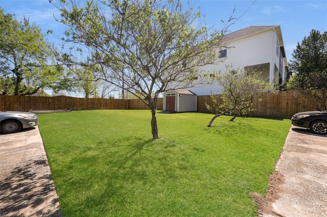 4501 N Main Street, Houston, TX 77009