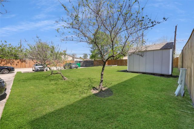 4501 N Main Street, Houston, TX 77009