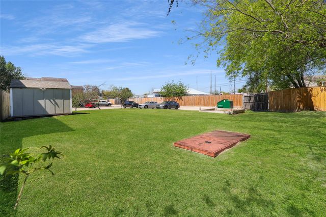 4501 N Main Street, Houston, TX 77009