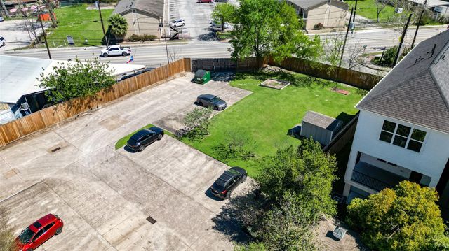 4501 N Main Street, Houston, TX 77009