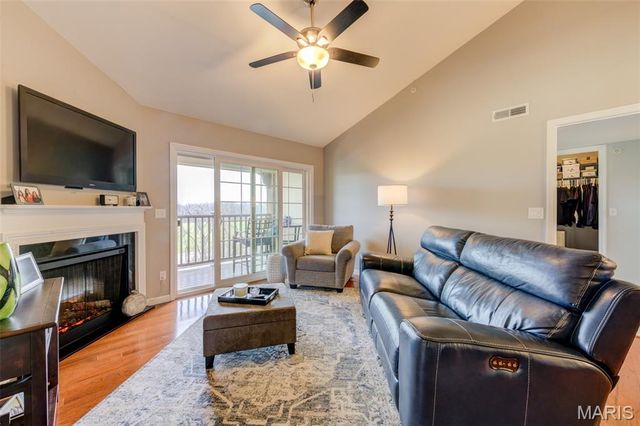 633 Bordeaux Way, St Peters, MO 63376