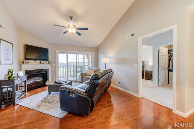 633 Bordeaux Way, St Peters, MO 63376