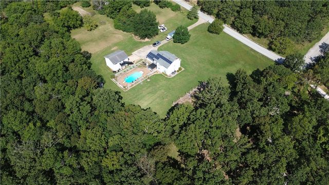 4201 E Canvas Road, Fayetteville, AR 72701