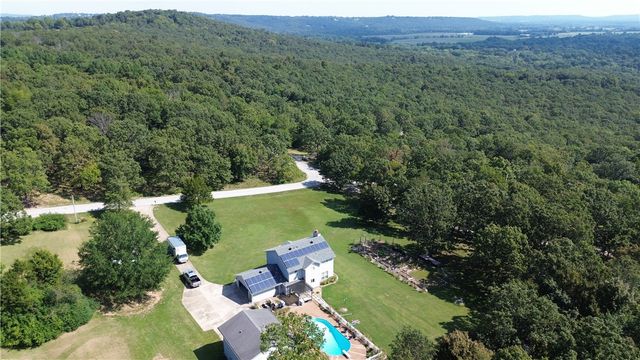 4201 E Canvas Road, Fayetteville, AR 72701