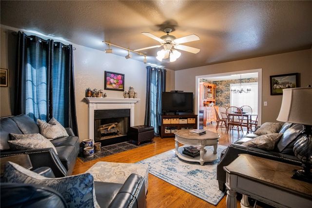 4201 E Canvas Road, Fayetteville, AR 72701