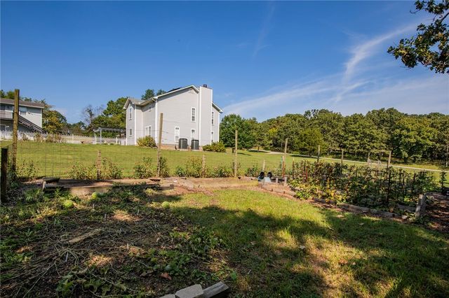 4201 E Canvas Road, Fayetteville, AR 72701