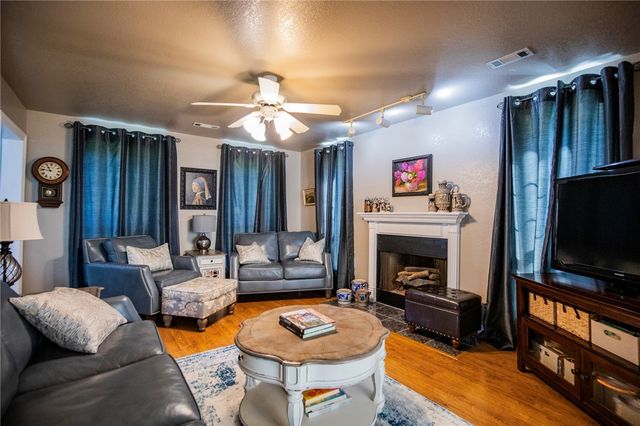 4201 E Canvas Road, Fayetteville, AR 72701