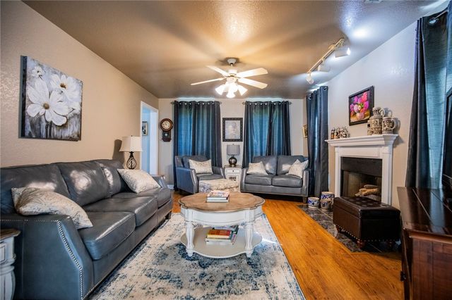 4201 E Canvas Road, Fayetteville, AR 72701