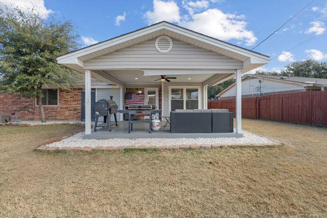 7629 Cedarhill Road, Watauga, TX 76148