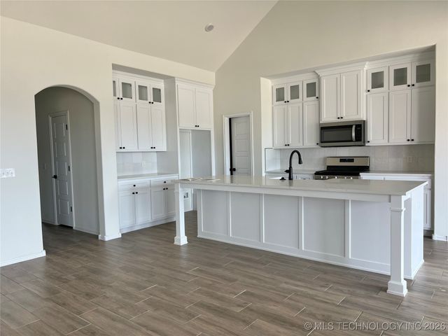 2916 S 8th Street, Broken Arrow, OK 74012