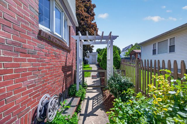 33 Underwood St, Belmont, MA 02478