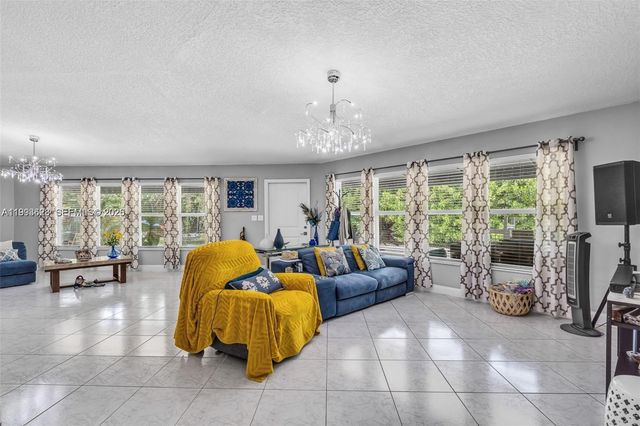 15240 SW 188th St, Miami, FL 33187