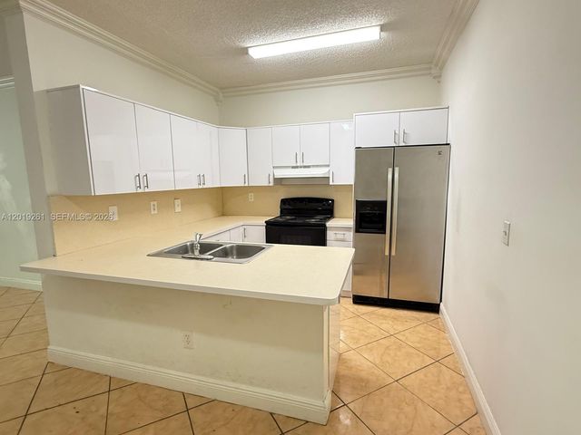 18328 NW 68th Ave N, Hialeah, FL 33015