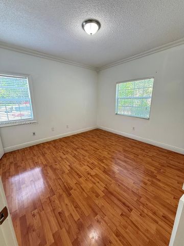 18328 NW 68th Ave N, Hialeah, FL 33015
